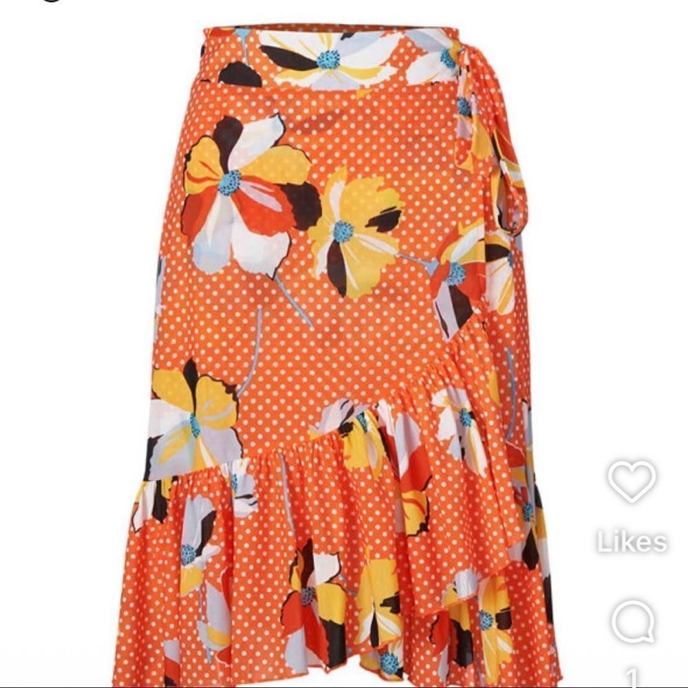 CAbi WRAP SKIRT #6199 in TANGERINE/FLORAL Size Medium. EUC! Cottagecore Romantic